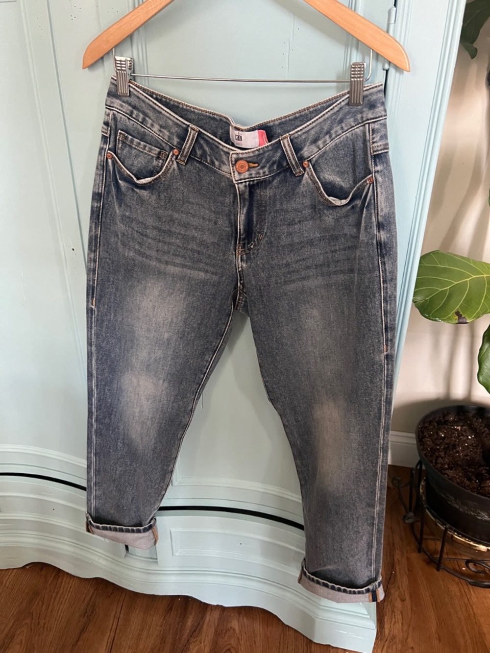 Cabi Classic Women's Washed Gray Jeans - Comfortable Everyday Fit